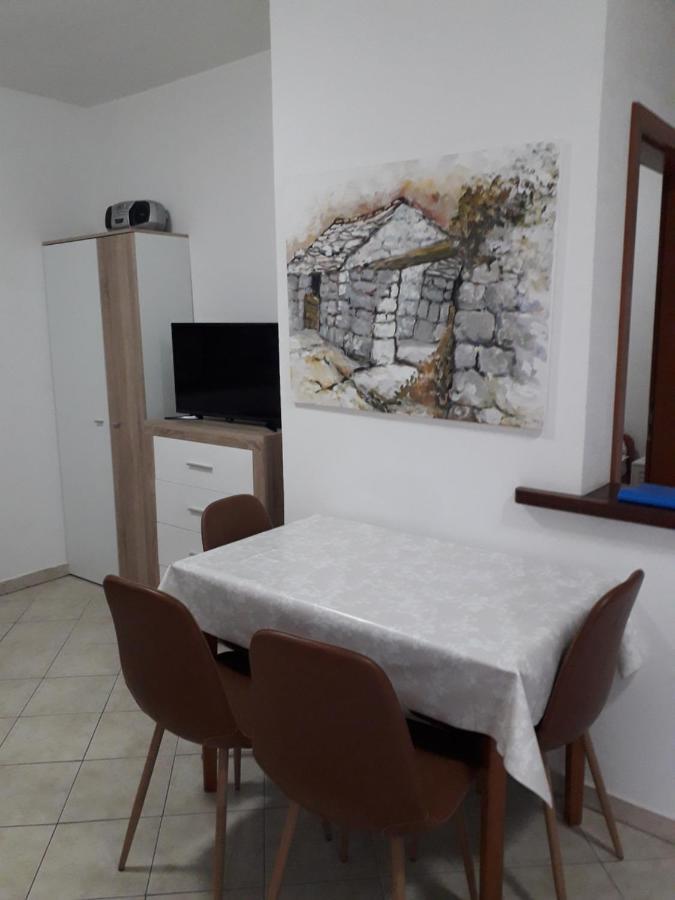 Apartments Maslina Лумбарда Екстериор снимка
