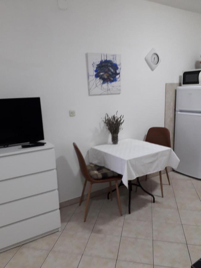 Apartments Maslina Лумбарда Екстериор снимка