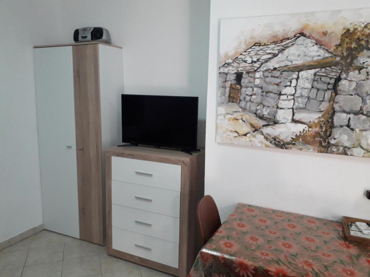 Apartments Maslina Лумбарда Екстериор снимка