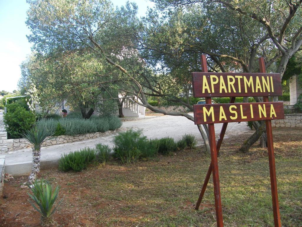 Apartments Maslina Лумбарда Екстериор снимка