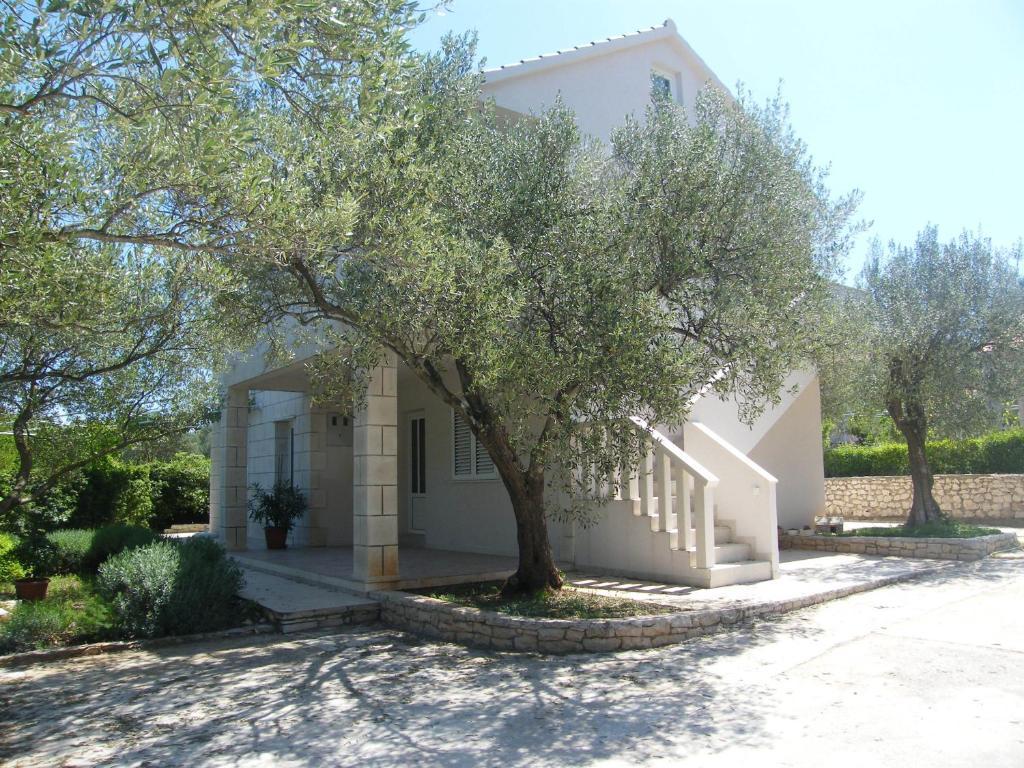 Apartments Maslina Лумбарда Екстериор снимка