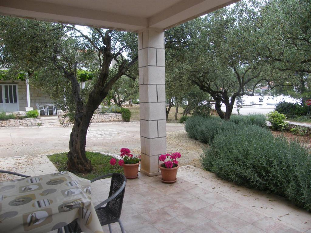 Apartments Maslina Лумбарда Екстериор снимка