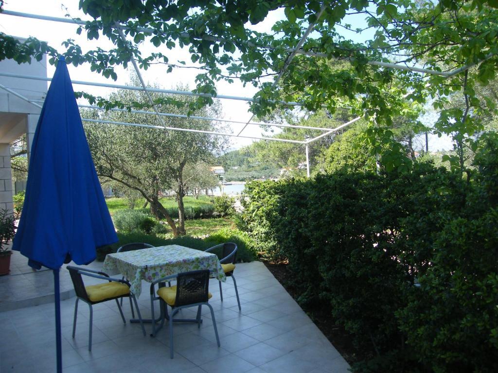 Apartments Maslina Лумбарда Екстериор снимка