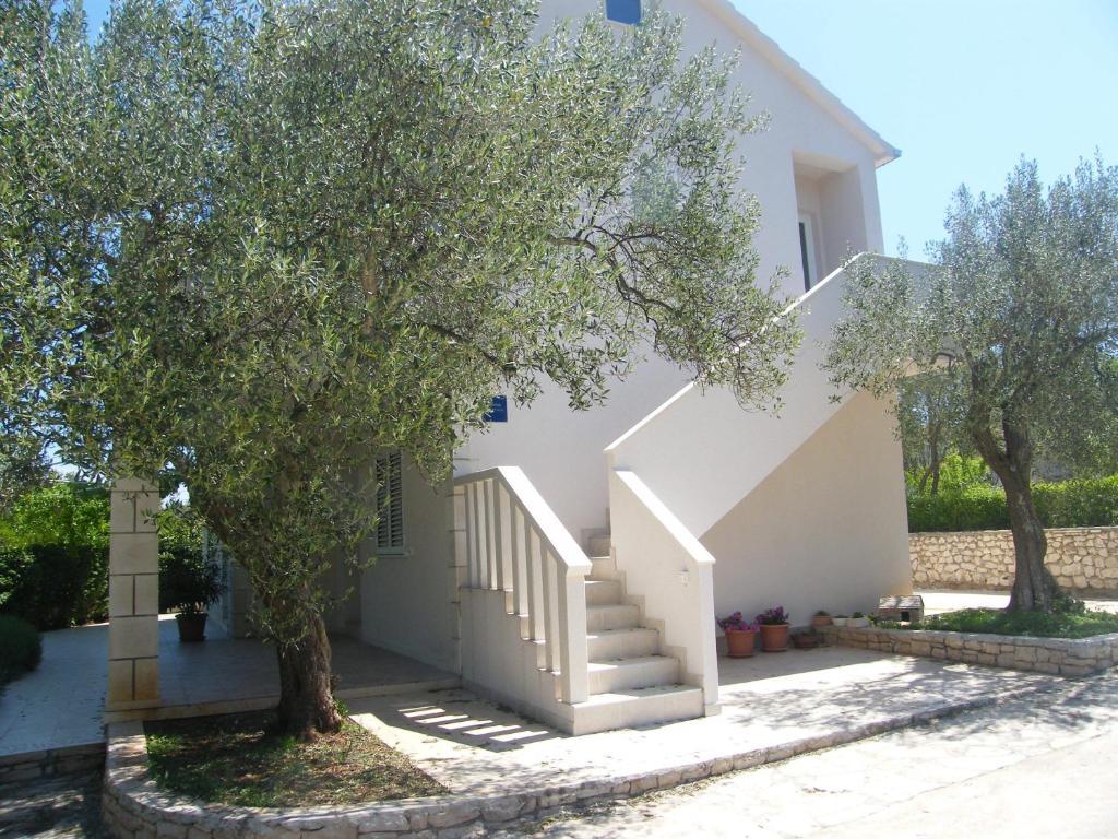 Apartments Maslina Лумбарда Екстериор снимка