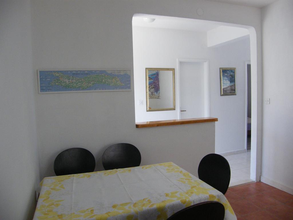 Apartments Maslina Лумбарда Екстериор снимка