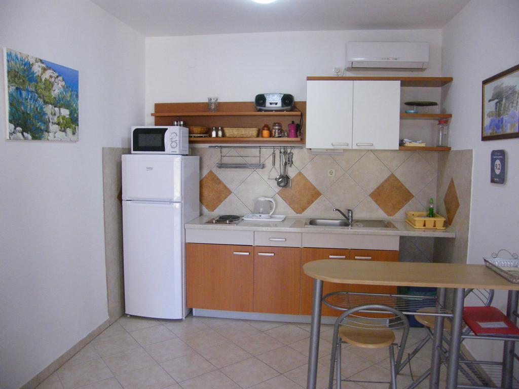 Apartments Maslina Лумбарда Екстериор снимка
