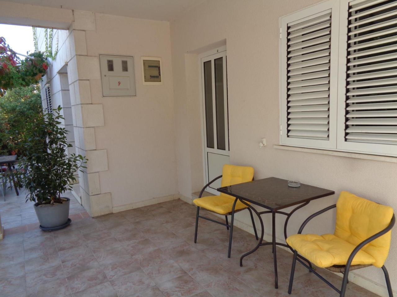 Apartments Maslina Лумбарда Екстериор снимка